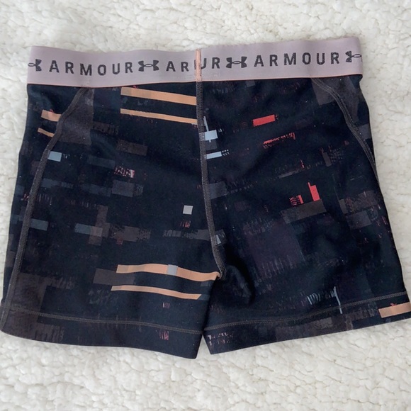 patterned under armor spandex shorts - Picture 2 of 2
